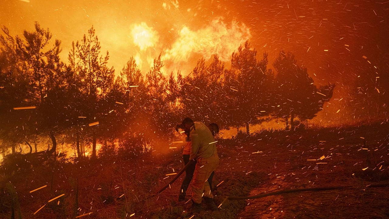 Yunanistan'da orman yangınlarıyla ilgili 3 kişi gözaltına alındı