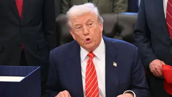 ABD Başkanı Trump, 'İran'la savaş' için yine tarih verdi: 'Körfez ülkelerini vuracağını beklemiyorduk'