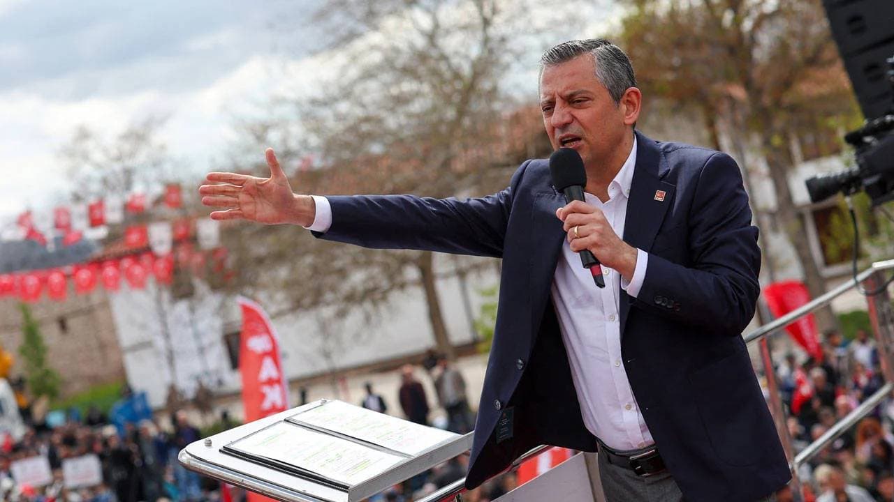 Özgür Özel, Newsweek’e yazdı: 'Demokrasi krizi artık güvenlik krizine dönüştü'