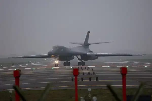 ABD bombardıman uçağı İngiltere’ye indi