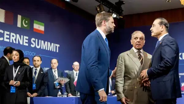 ABD-İran hattında müzakere krizi: Trump, 'Yarın Doha'da görüşeceğiz' dedi, İran yalanladı!