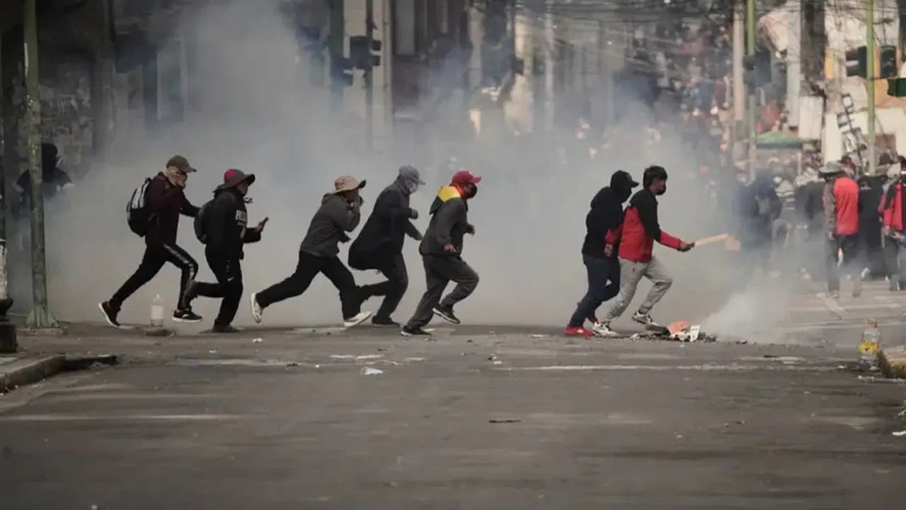 Bolivya’da hükümet karşıtı protestolar büyüyor: Polis ile göstericiler çatıştı