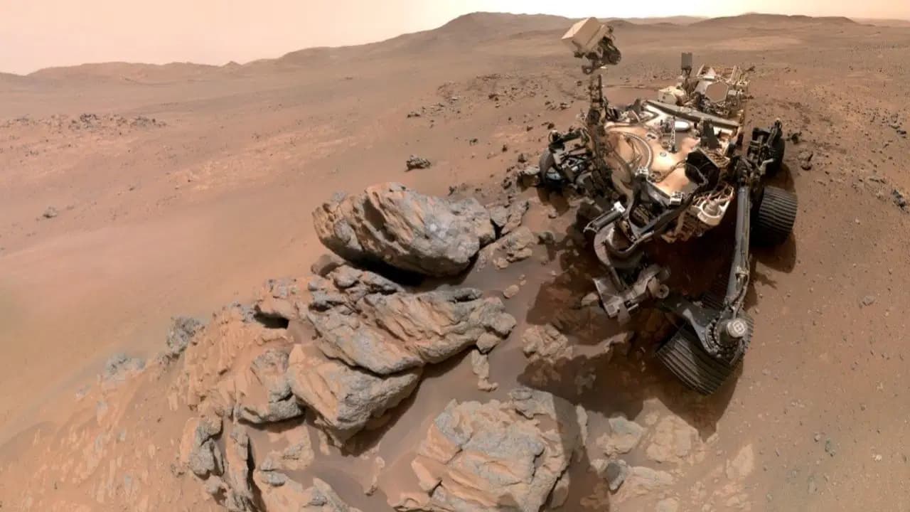 NASA paylaştı: Mars kaşifi Perseverance’tan Kızıl Gezegen'de büyüleyici özçekim!