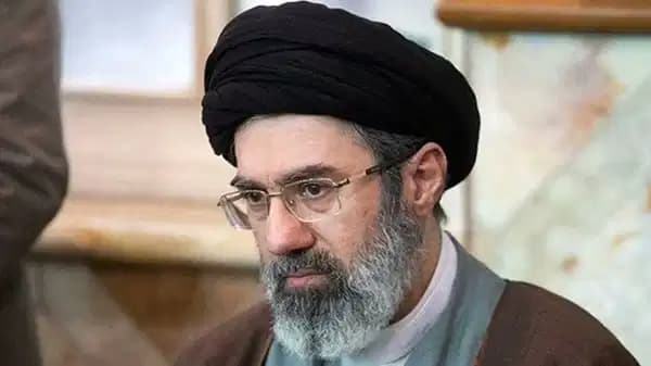 İran'da dini lider olarak Mücteba Hamaney'in adı öne çıktı: İsrail 'kesin hedef' ilan etti 