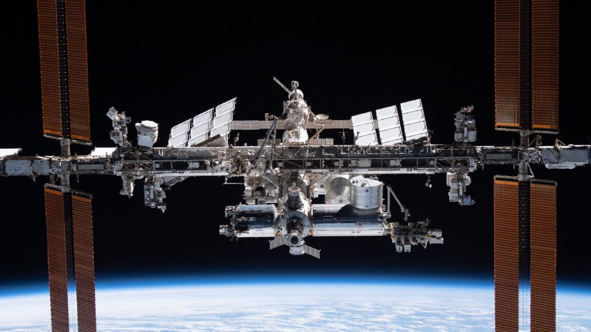 NASA kesinlikle çok fazla özel uzay istasyonu istiyor gibi görünüyor