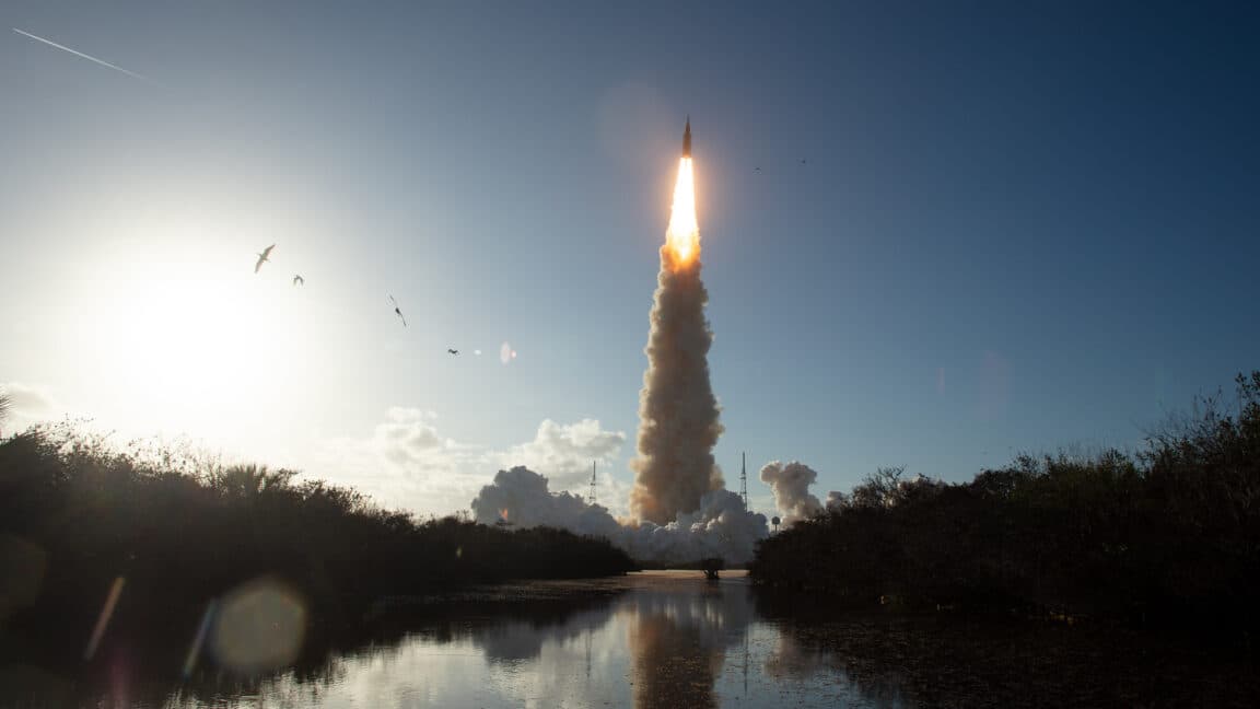 Zaten orada bulunduysak, NASA neden Ay'a geri dönme zahmetine giriyor?