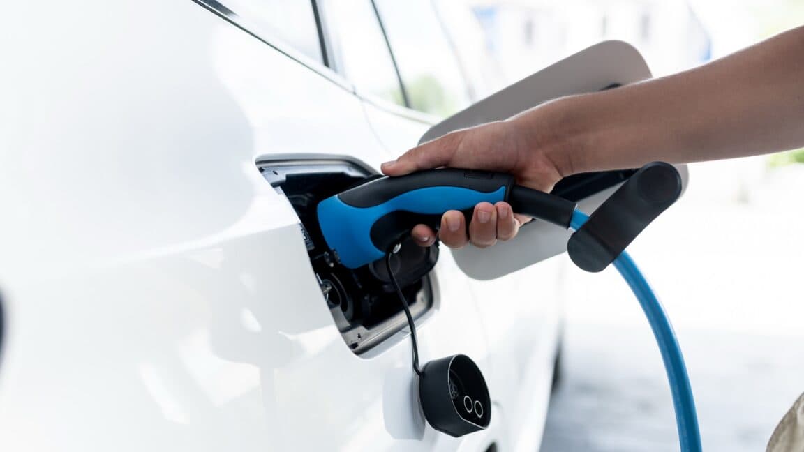 Plug-in hibritler düşündüğünüzden daha fazla prize takılır