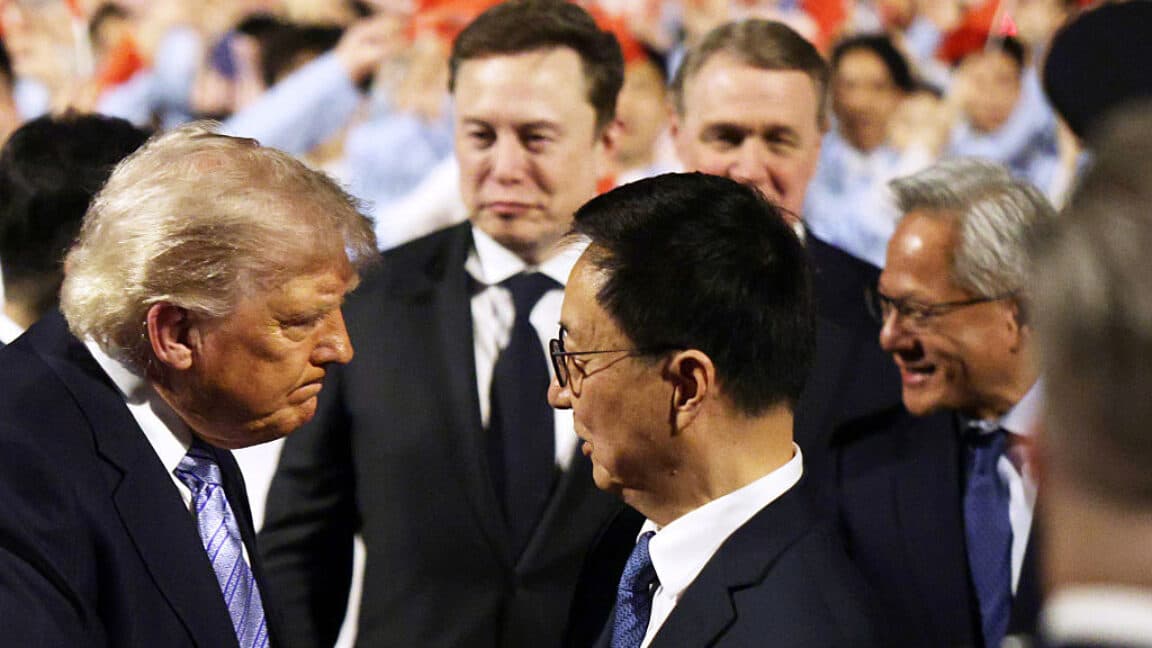 Trump, üst düzey yapay zeka firması CEO'larının katılmayı reddetmesinin ardından EO imzalama etkinliğini aniden iptal etti