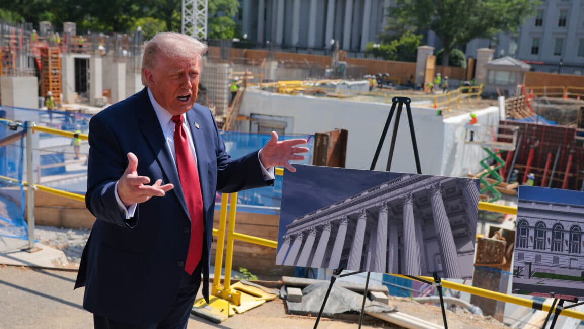 Trump, Beyaz Saray balo salonunu dronlardan ve diğer tehditlerden korumak için 1 milyar dolar istiyor