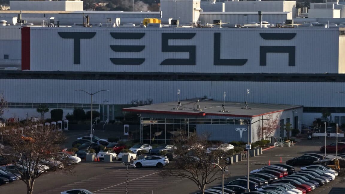 California, Tesla'nın ırk ayrımcılığı davasını iptal etme girişimini boşa çıkardı