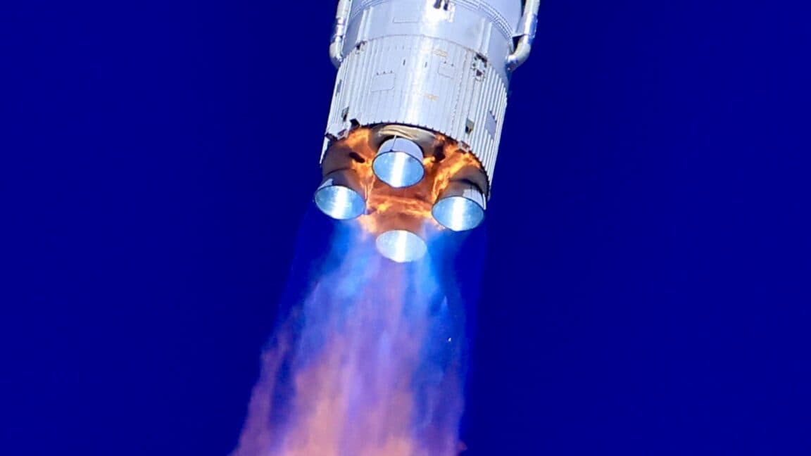 Çin'e ait bir roket Starlink takımyıldızının yakınında tehlikeli bir şekilde parçalandı