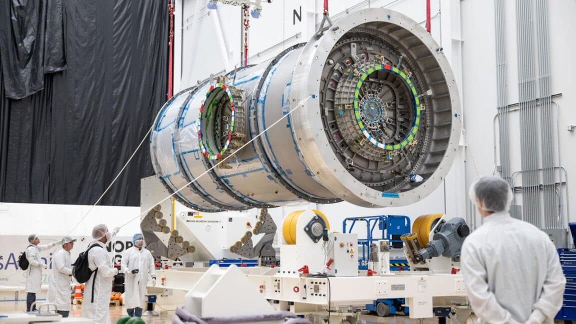 NASA, Northrop Grumman'dan ay HALO modülü üzerinde çalışmayı bırakmasını istedi