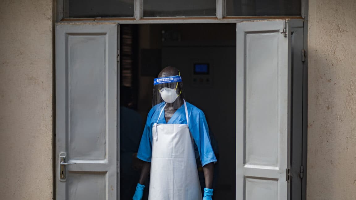 Afrika CDC, Ebola salgını şiddetlenirken Uganda'daki Marburg vakasını doğruladı