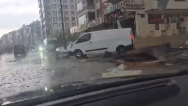 Gaziantep'te "süper hücre" fırtınası... Çatılar uçtu, dereler taştı