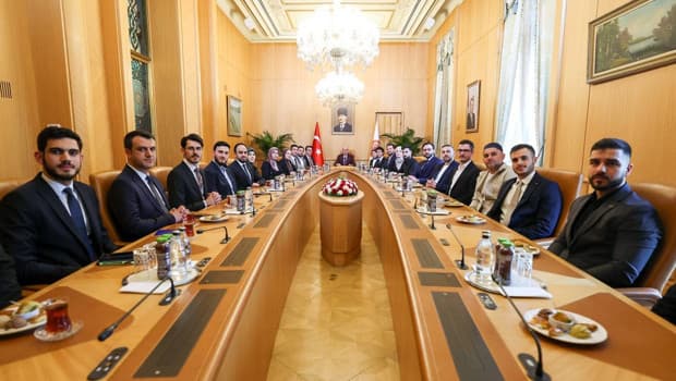 TBMM Başkanı Kurtulmuş, yurt dışındaki genç sivil toplum kuruluşu temsilcilerini kabul etti