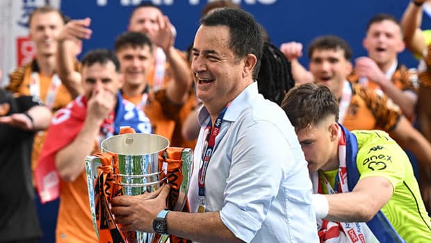 Acun Ilıcalı Hull City'nin tarihi başarısı sonrası açıkladı: 'Türkiye ile İngiltere arasında siyah ile beyaz kadar fark var!'