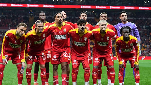 Galatasaray'da iki yıldız futbolcunun ayrılığı çok yakın!