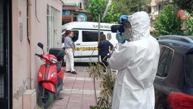 Manisa'da evden gelen 'kötü koku' acı gerçeği ortaya çıkardı, modacı evinde ölü bulundu