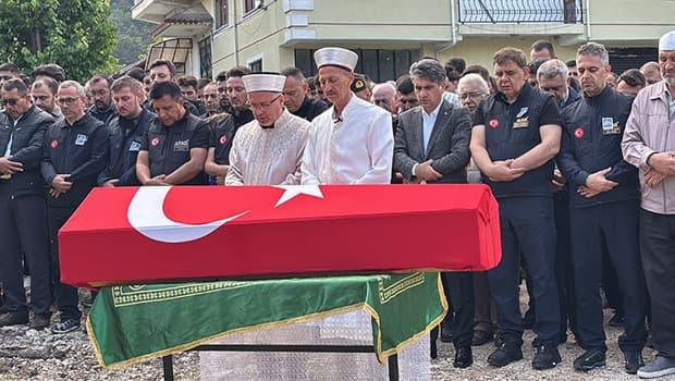 AFAD personeline acı veda! Cenaze namazını babası kıldırdı