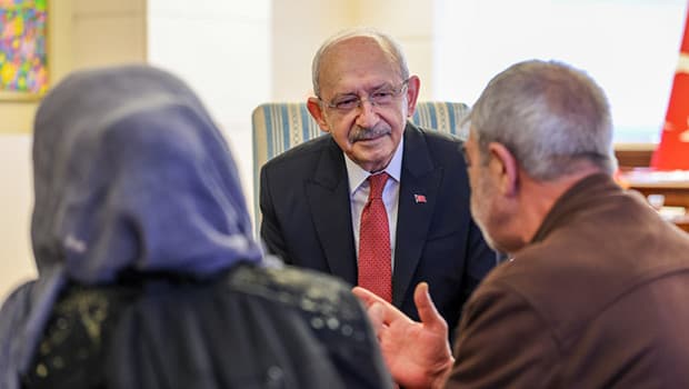 CHP şikayetini geri geçti; Kılıçdaroğlu Kolukısa çiftini makamında kabul etti