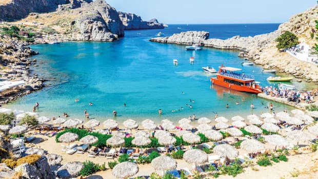 Plajda dronla şezlong avı