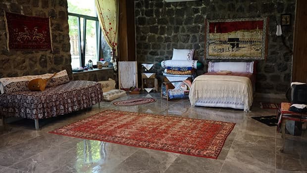 Trabzon'da kurulan 1970'ler köy evi ziyaretçilerine nostaljik anlar yaşatıyor