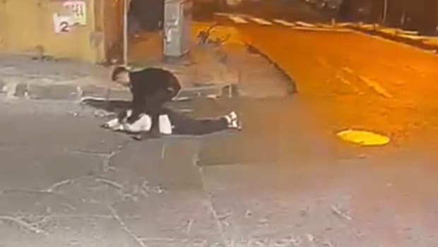 Şişli'de iş yerine saldırıp kaçan şüpheli bekçiler tarafından bacağından vurularak yakalandı