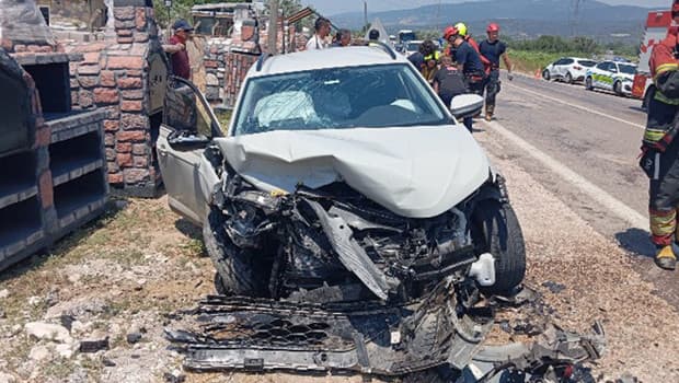 Erdek-Bandırma yolunda otomobiller çarpıştı: 1 ölü, 2 yaralı