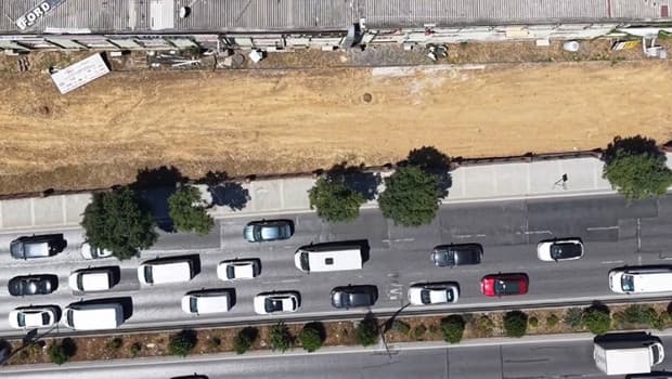 İstanbul'da tepki çeken manzara! Otopark için ağaçları kestiler iddiası