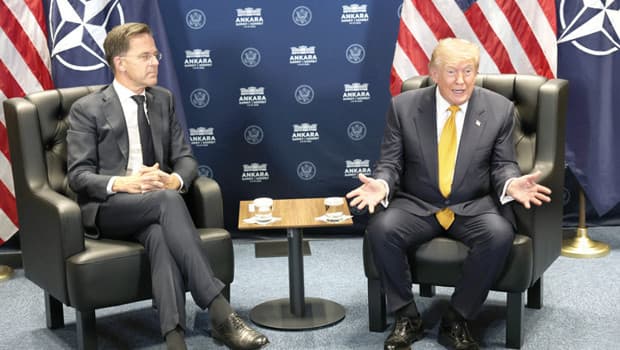 Trump: NATO’dan memnun değilim