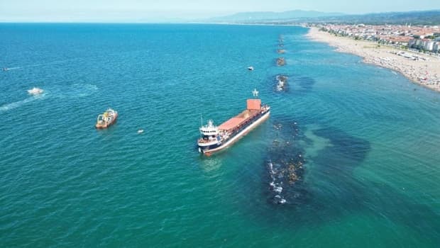 Karasu'da karaya oturan gemi yaklaşık 71 günün sonunda kurtarıldı