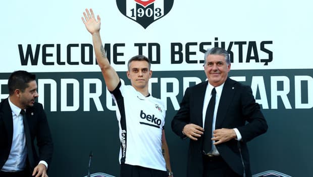 Leandro Trossard imzayı attı: 'Çok heyecanlıyım'