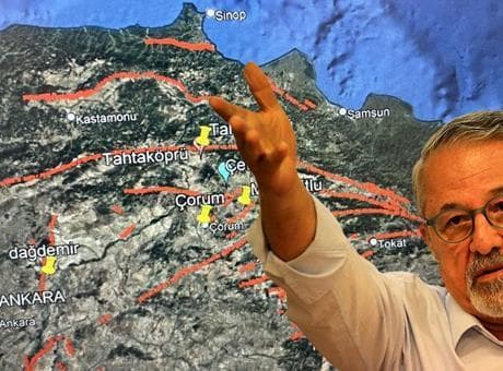 SON DAKİKA DEPREM HABERLERİ: Samsun'da 4 büyüklüğünde deprem! Naci Görür'den ilk açıklama