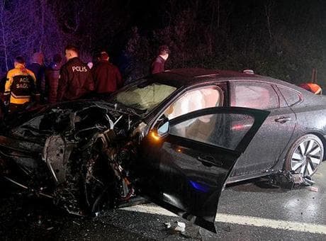 Beykoz'da feci kaza! Otomobil ile hafif ticari araç çarpıştı: 1 ölü, 5 yaralı