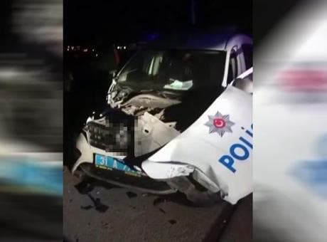 Hatay'da alkollü sürücü polis aracına çarptı: 2 polis yaralı