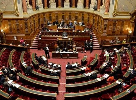 Fransız Senatosu kabul etti: 15 yaşından küçüklere kısmi sosyal medya yasağı
