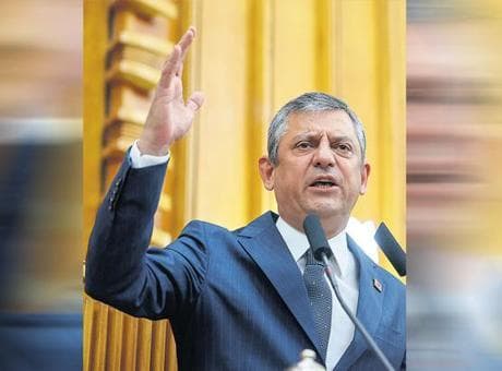‘Gemi böyle yüzmez, kaptan değişecek’