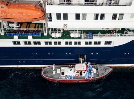 Dünya panikle takip ediyor! Çarpıcı fotoğraflar servis edildi: 'Virüslü gemiden' tahliye anları!