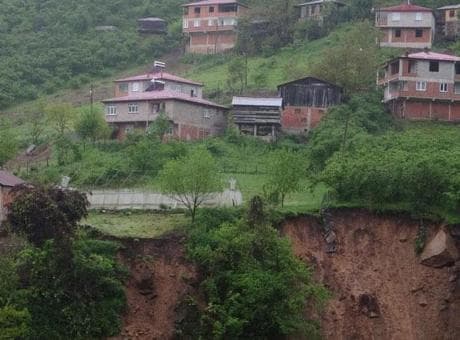 Giresun'da heyelan paniği! 11 ev boşaltıldı