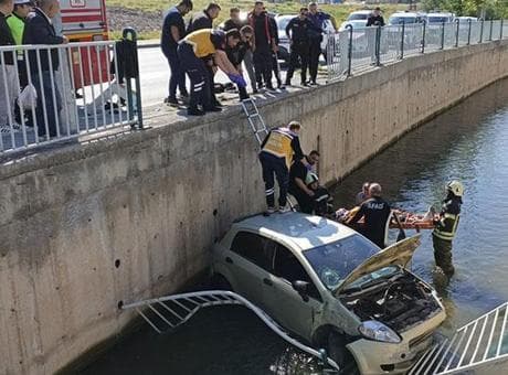 Otomobil sulama kanalına düştü! Genç kadını kurtarmak için ekipler seferber oldu