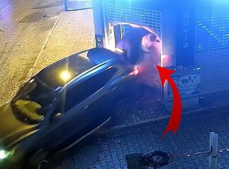 Sabaha karşı film gibi soygun! Kepengi ciplerle kırıp döviz bürosuna girdiler
