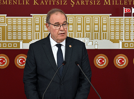 CHP'li Öztrak''tan Özgür Özel'e tepki: İbretle izliyorum
