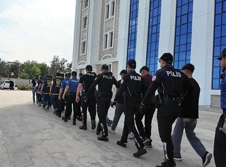 Adıyaman'da sosyal medyada 'silah teşhiri' yapan çok sayıda zanlı gözaltına alındı