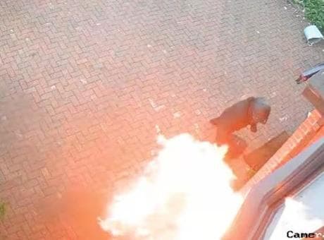 İngiltere'de imamın evine molotofkokteyliyle saldırı! 'Evin camını kırıp yanıcı madde attı'