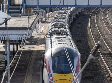 İngiltere'de feci kaza! İki yolcu treni çarpıştı: Çok sayıda yaralı var