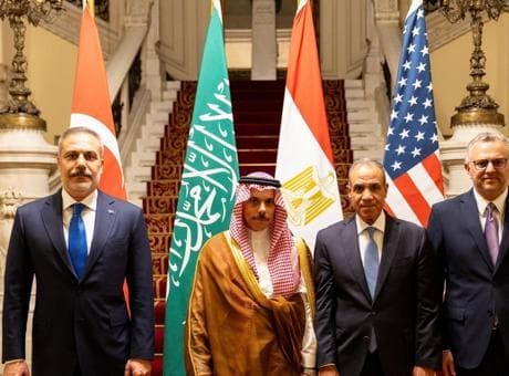 Dışişleri Bakanı Hakan Fidan, Kahire'de düzenlenen Libya dahil bölgesel konuların ele alındığı toplantıya katıldı