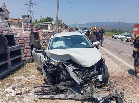 Balıkesir Erdek'te zincirleme kaza! Hastane çalışanı yaşamını yitirdi: 2 yaralı
