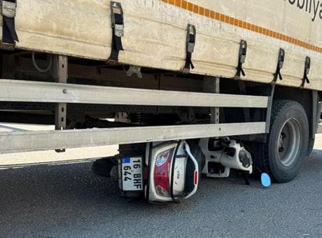 Çarpıştığı kamyonetin altında kalan motosikletli 7 gün sonra hayatını kaybetti
