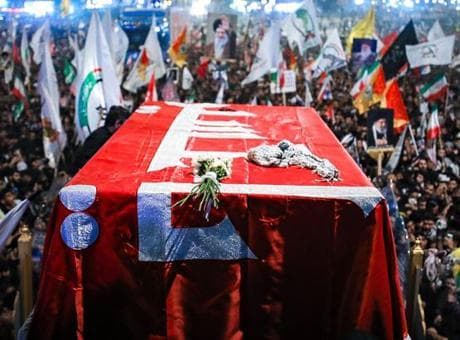Kerbela'da mahşeri kalabalık! Hamaney'in cenaze töreni için resmi tatil ilan ettiler