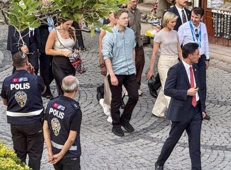 İzlanda Başbakanı Kristrun Frostadottir, Ankara Kalesi'ni gezdi, şehir manzarasını seyretti